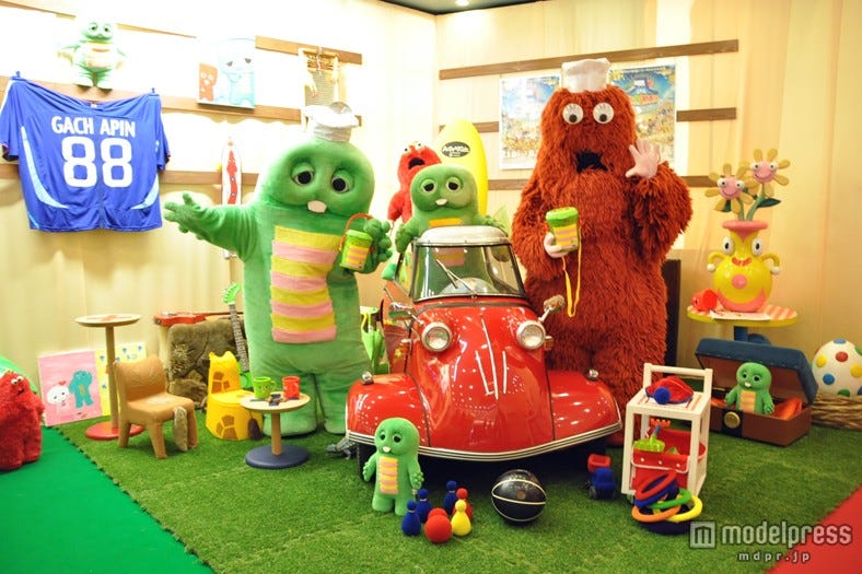 お台場に“ガチャピンカフェ”がオープン 限定スイーツやおもしろケーキが登場