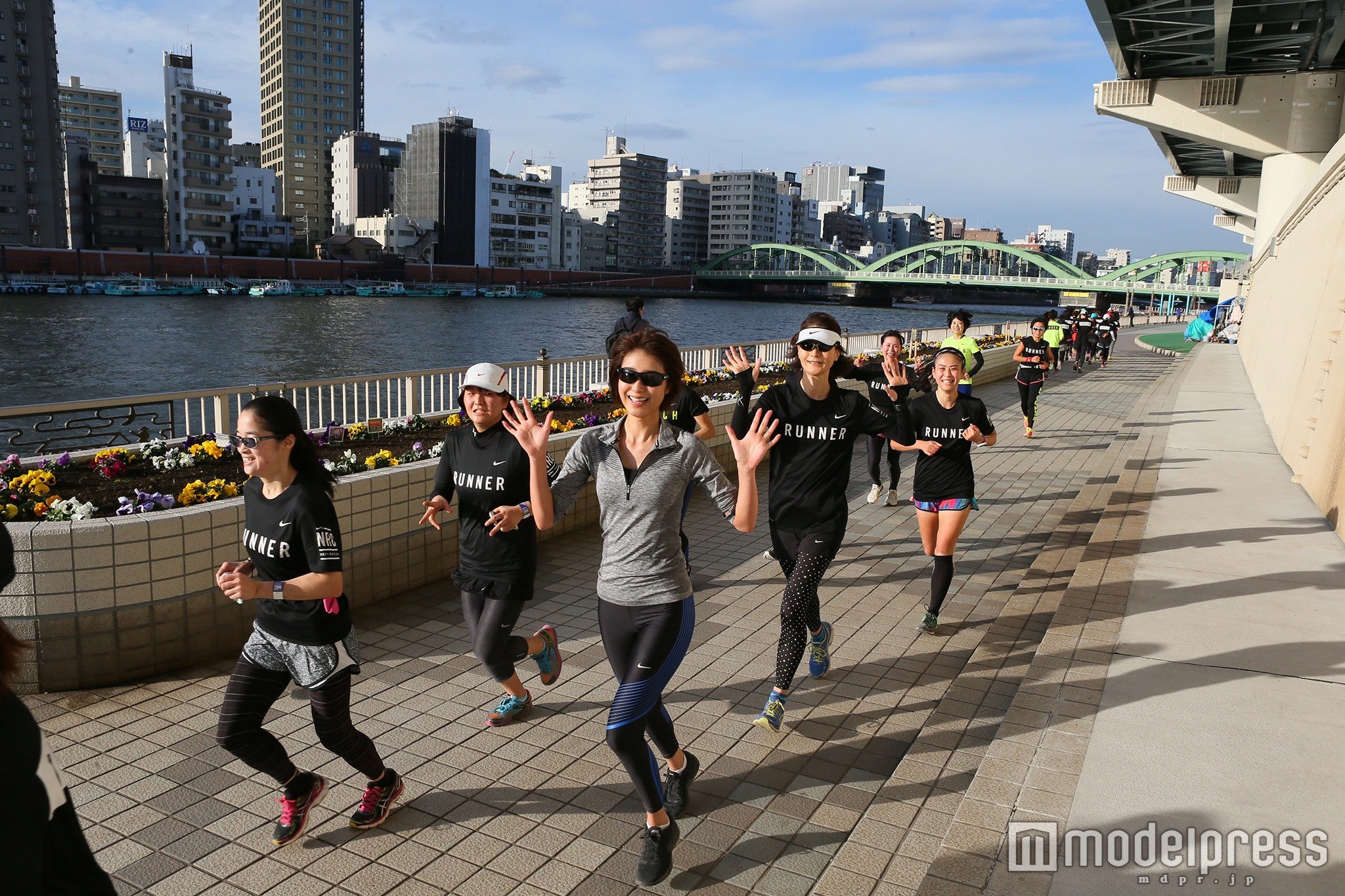 izu（写真中央）