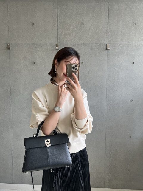 UNIQLO:C ユニクロ プリーツカラーブロックスカート ブラック スウェット スカーフ レイヤード コーデ UNIQLO:C ユニクロ プリーツカラーブロックスカート ブラック スウェット スカーフ レイヤード コーデ