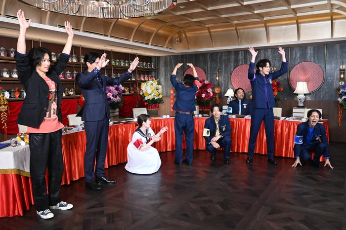 山崎賢人、要潤、小芝風花、岡村隆史、増田貴久、宮野真守、矢部浩之(C)日本テレビ