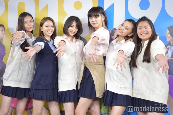 (左から)田辺桃子、山本舞香、広瀬すず、池田エライザ、野田美桜、富田望生 (C)モデルプレス