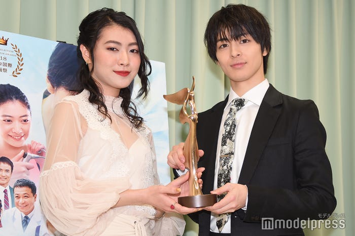 安田聖愛、高杉真宙(C)モデルプレス