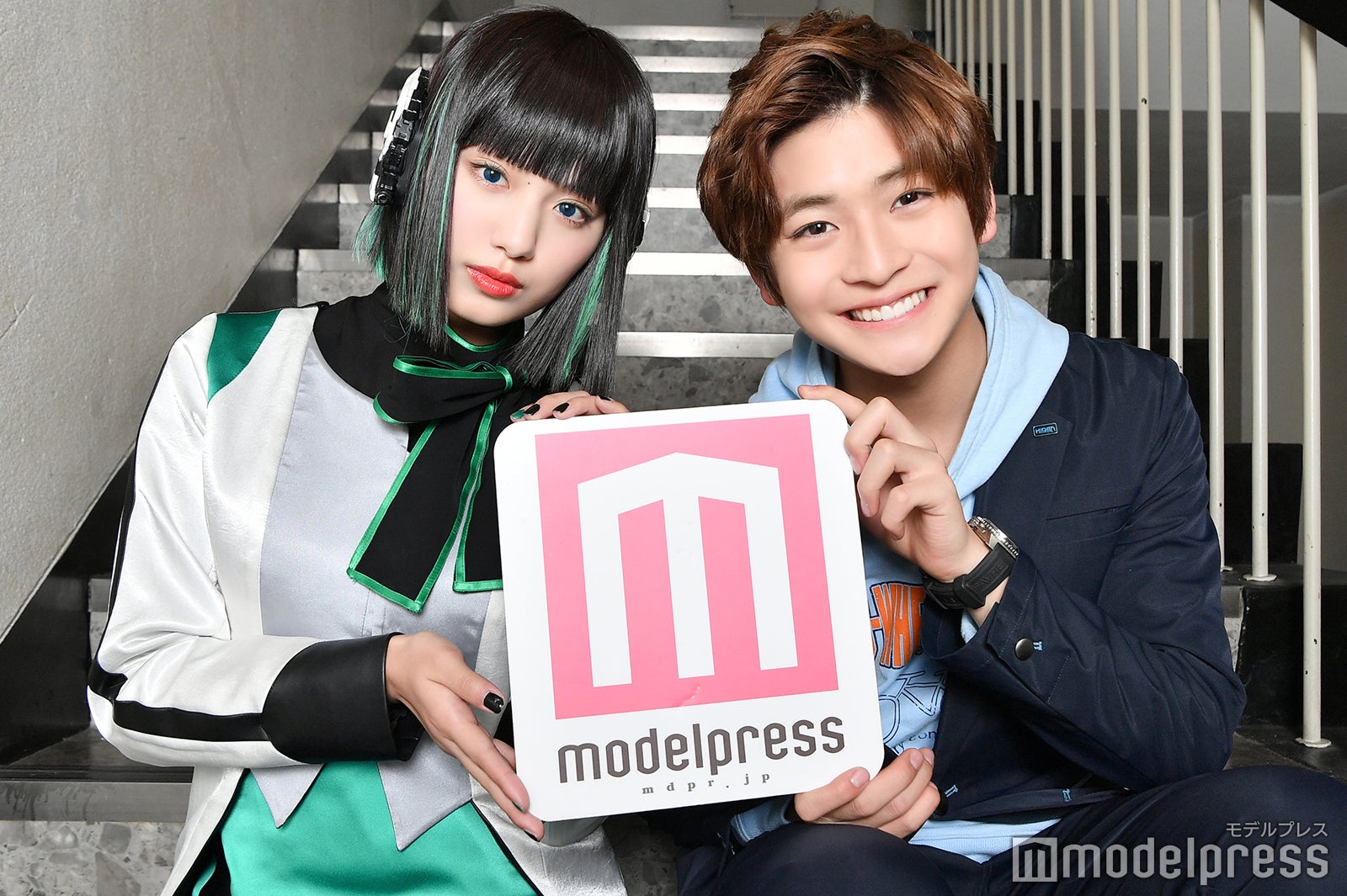 鶴嶋乃愛、高橋文哉（C）モデルプレス