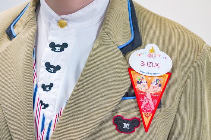 40周年のデザインのネームタグとドリームガーランドのネームタグアクセサリー(C)Disney