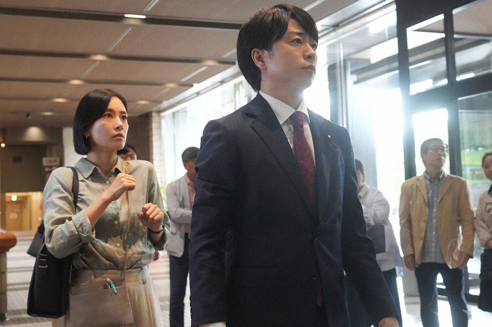 水川あさみ、櫻井翔「笑うマトリョーシカ」第8話より（C）TBS