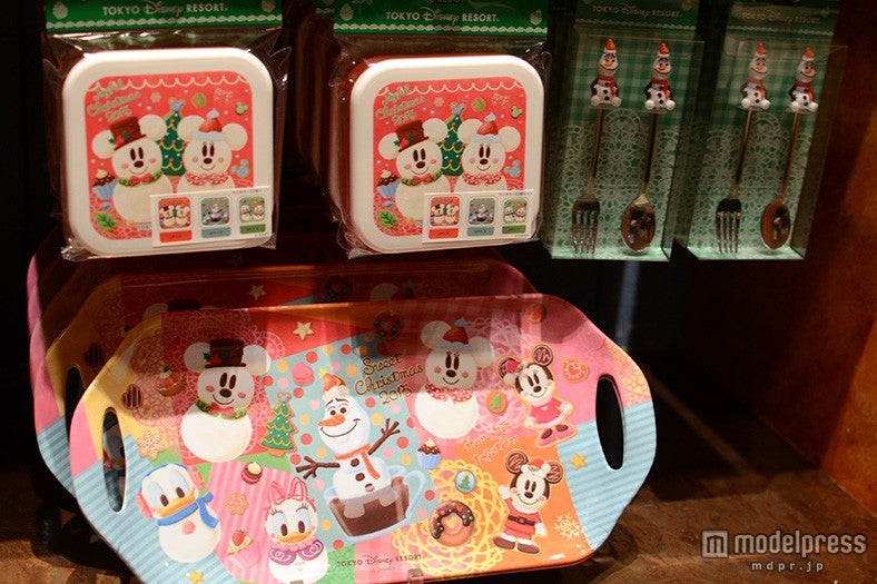 オラフスプーン&フォークセット￥1900、ランチケースセット￥1400、トレイ￥1500