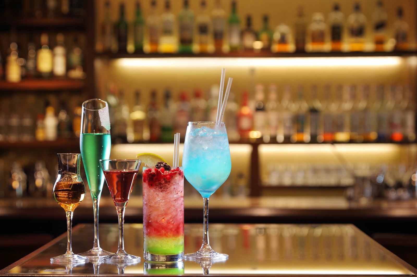 バーテンダーが作る本格カクテル／画像提供：あさやホテル