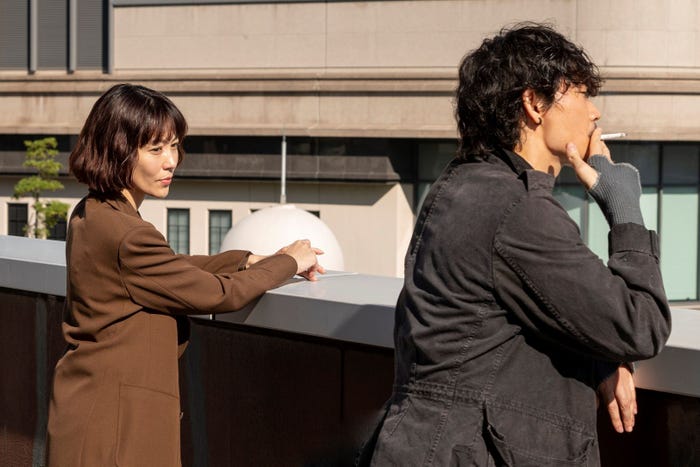 木村佳乃、綾野剛/「アバランチ」第1話より(C)カンテレ・フジテレビ