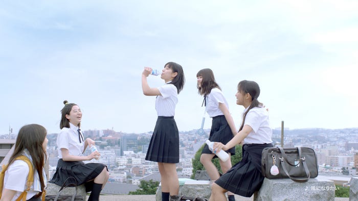 當真あみ/新TVCM『カルピスウォーター』「甘ずっぱい日常」編より(提供写真)