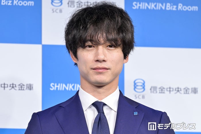 坂口健太郎、俳優業を孤独に感じた過去「必要のない石を詰めながら歩いていた」