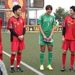 （左から）淵上泰史、高橋努、山根恵理奈選手、向井理（C）TBS