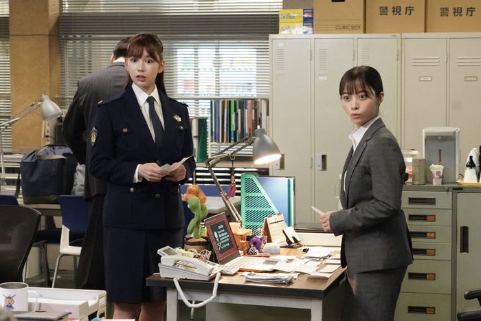 (左から)結城モエ、橋本環奈「トクメイ!警視庁特別会計係」第5話(C)カンテレ