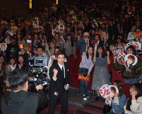 SixTONESジェシー、北京降臨で空港から熱烈歓迎 “即完”舞台挨拶で感激<映画 少年たち>