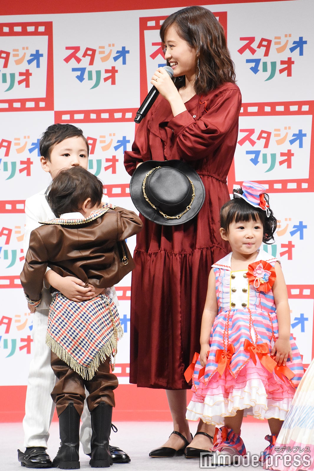 前田敦子、子どもたちと共演で“ママの顔” （C）モデルプレス