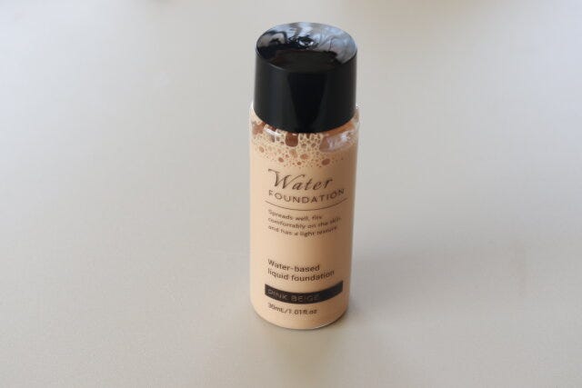 100均　ダイソー　ウォーターファンデーション
