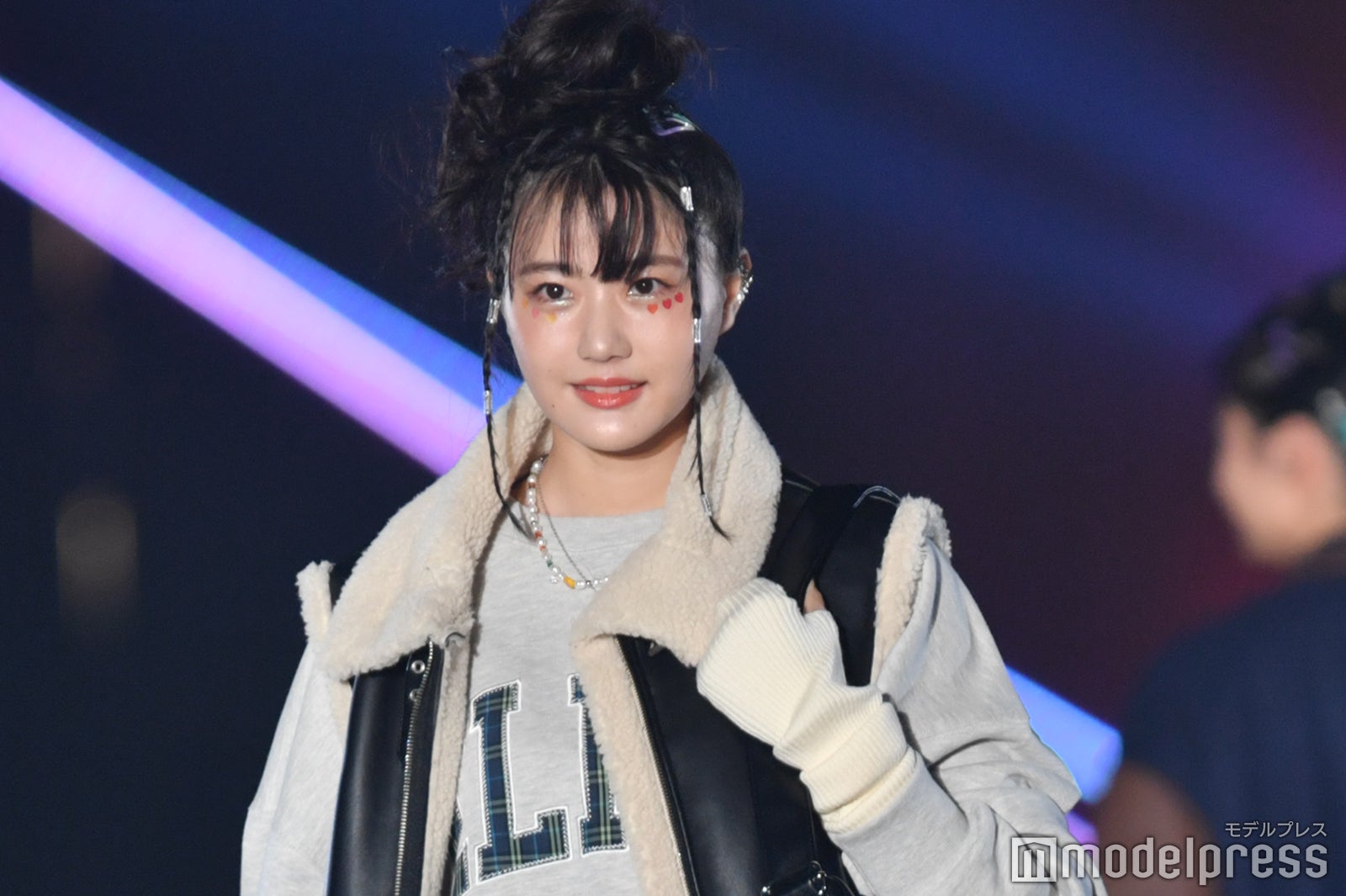 STU48瀧野由美子、目元にハート・細三つ編み…個性的ヘアメイクでコーデにアクセント＜TGC 北九州 2022＞