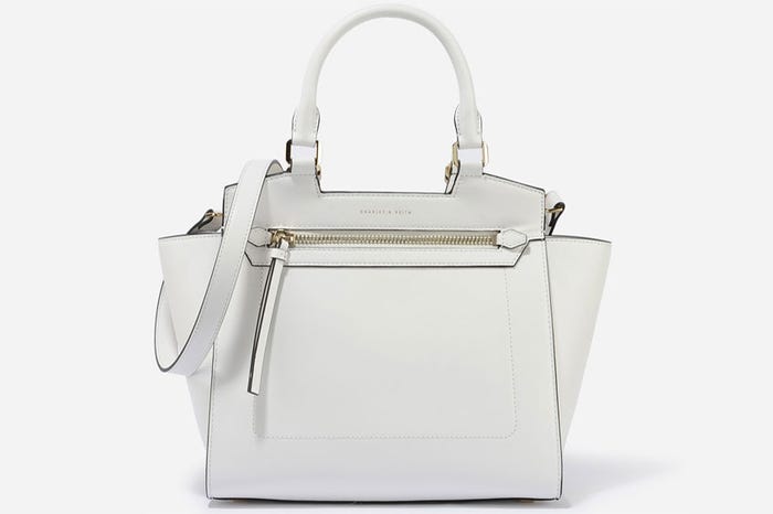 ラージジップトート「CHARLES & KEITH」9,450円(税込)/画像提供:CHARLES & KEITH OFFICIAL ONLINE STORE