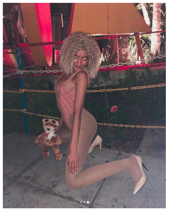 ローラ、美ボディあらわなSEXY仮装ショットに「オリジナリティに溢れてる」「完璧なスタイル」と絶賛の声