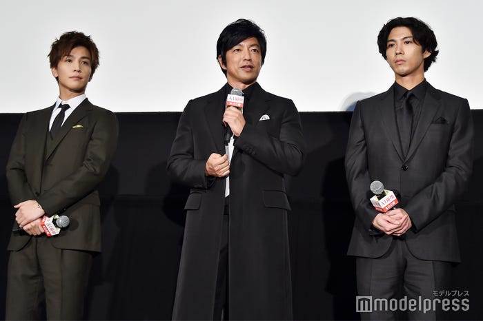 (左から)岩田剛典、大沢たかお、賀来賢人(C)モデルプレス