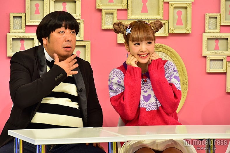 バナナマン日村、藤田ニコル（C）TBS