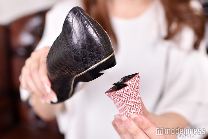 パカっとはめるだけ(C)モデルプレス