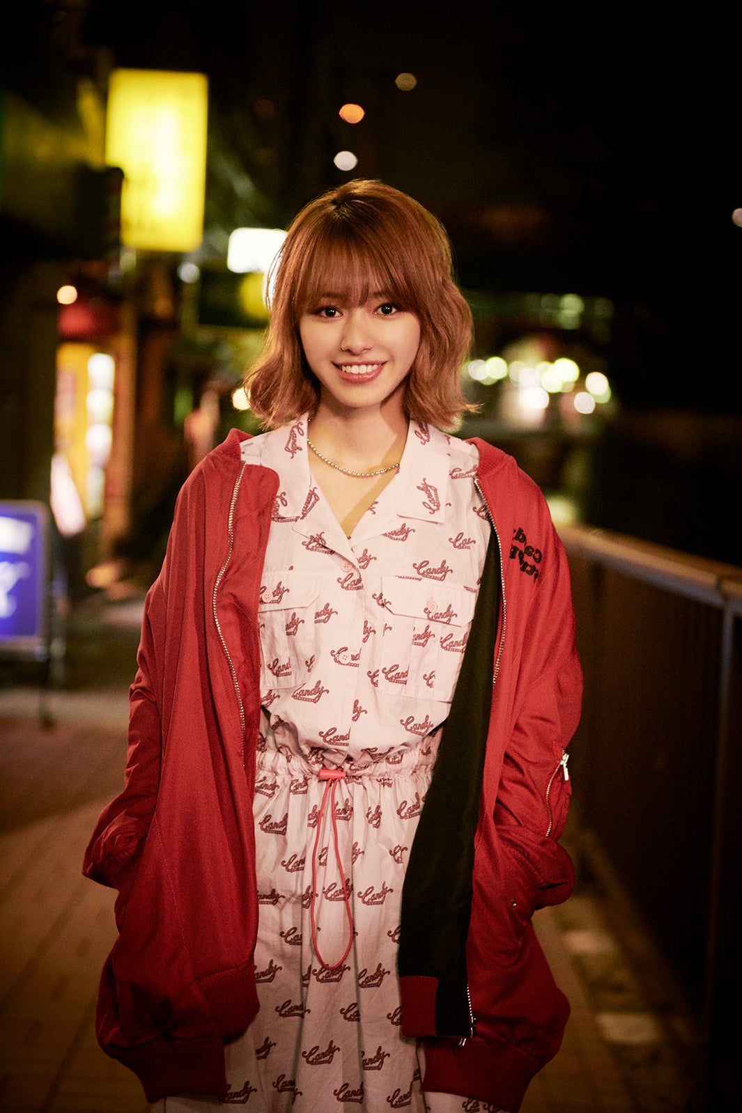 山本舞香、自由奔放なヒロインに　賀来賢人主演「死にたい夜にかぎって」追加キャスト発表