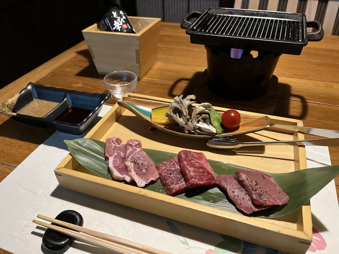 台の物は、鉄板焼きと寄せ鍋から選べた