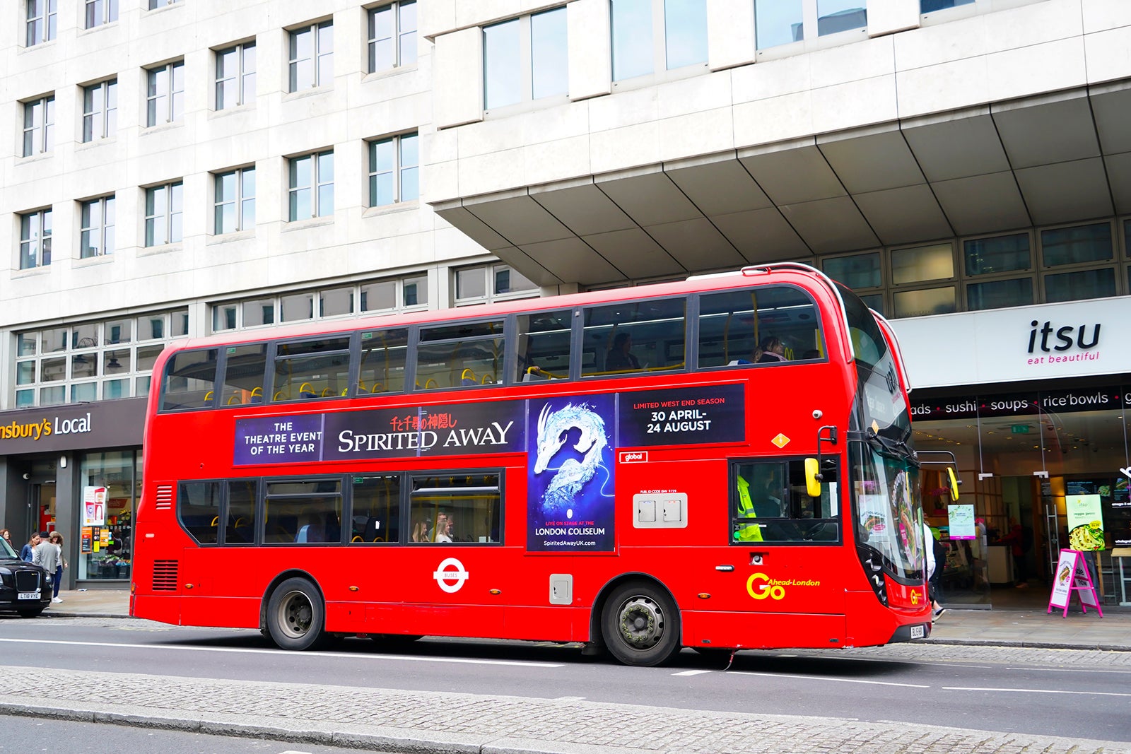 ロンドン・コロシアム、ロンドン市街／舞台「千と千尋の神隠し」ロンドン公演（提供写真）