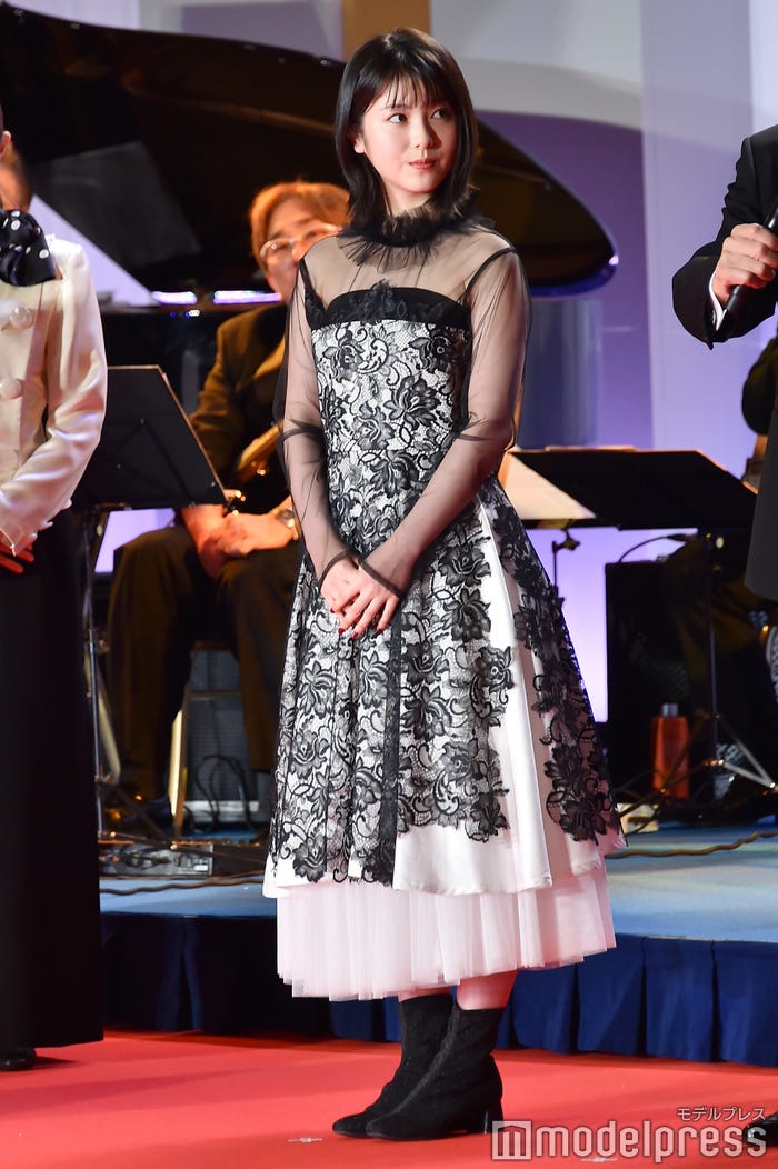 浜辺美波(C)モデルプレス