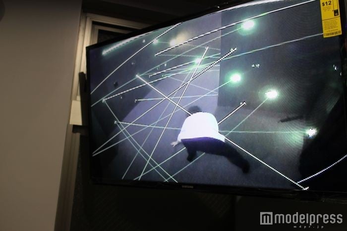 外のモニター映像／画像提供：K＆K エンターテインメント