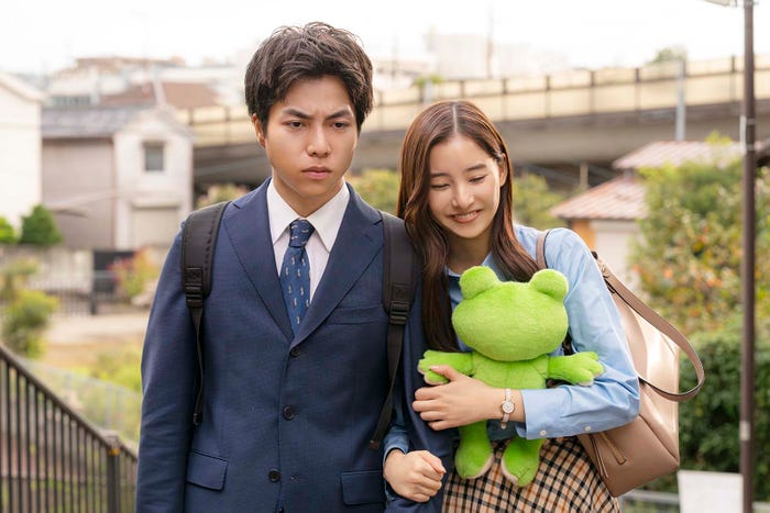 重岡大毅、新木優子「単身花日」第5話より(C)テレビ朝日