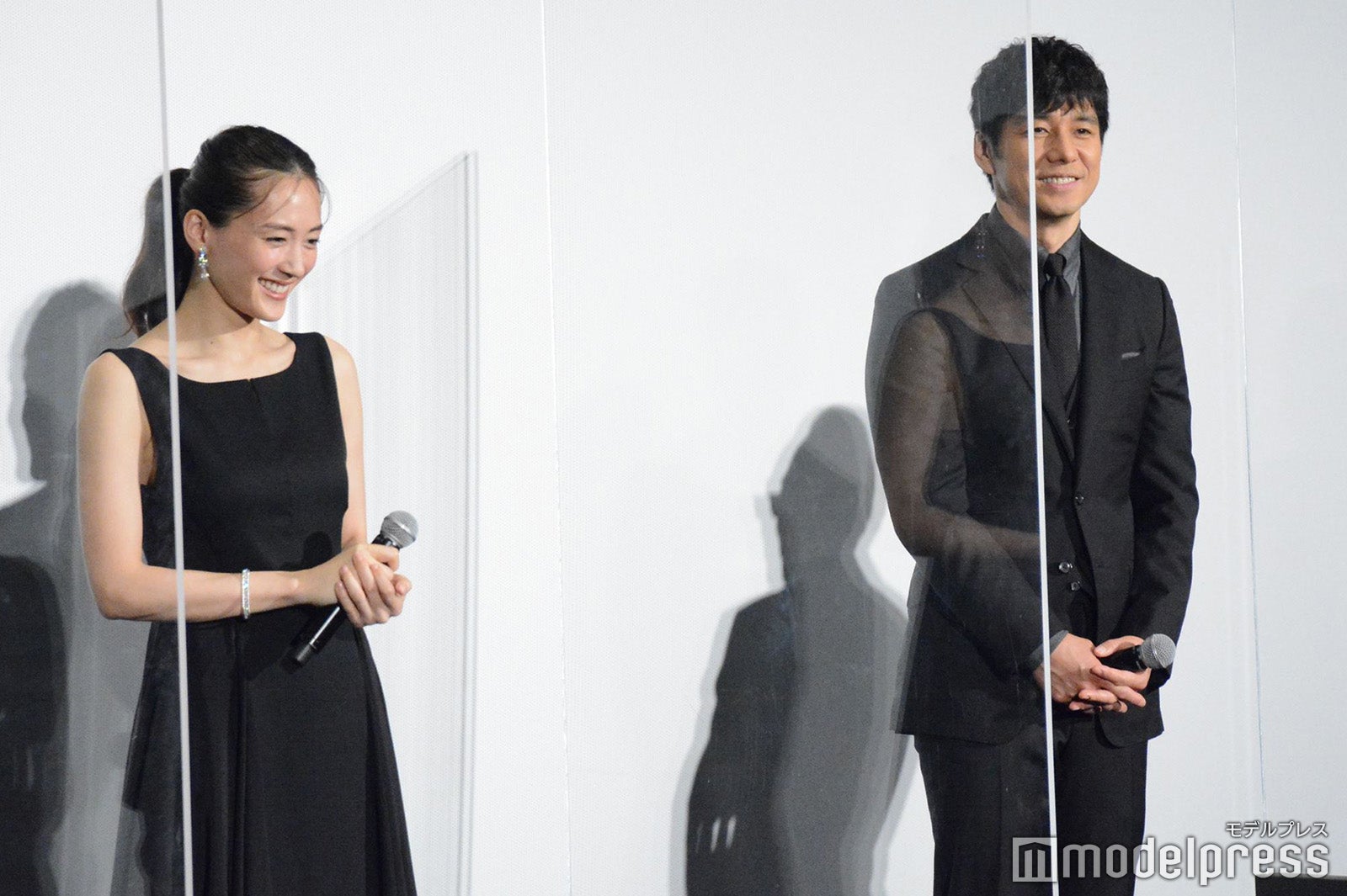 綾瀬はるか、西島秀俊 （C）モデルプレス