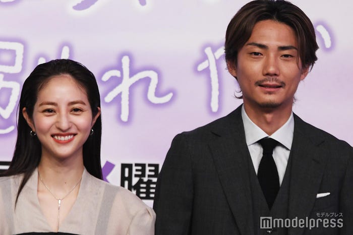 堀田茜、毎熊克哉(C)モデルプレス