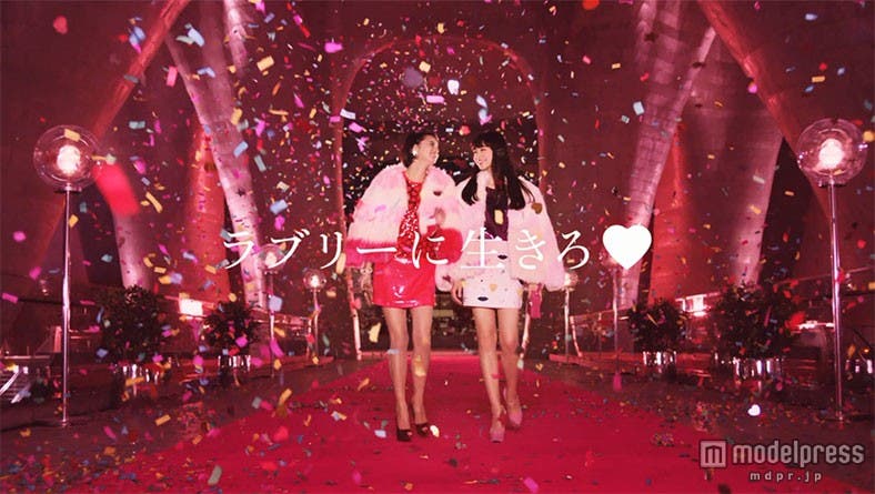 岸本セシル、小松菜奈が出演するキュートな世界観のCM