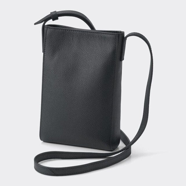 GU　新作ジャンパードレス　モノトーンコーデ　EccO　イラスト　リアルレザーミニショルダーバッグ