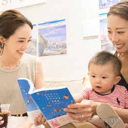 春名亜美さん、中川ジュリさん(C)モデルプレス