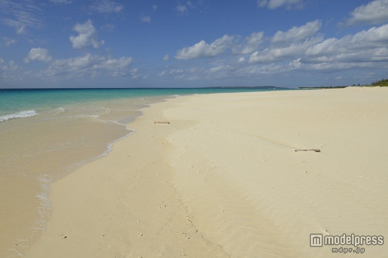 青い海と白い砂浜が眩しい、与那覇前浜ビーチ（C)沖縄観光コンベンションビューロー 