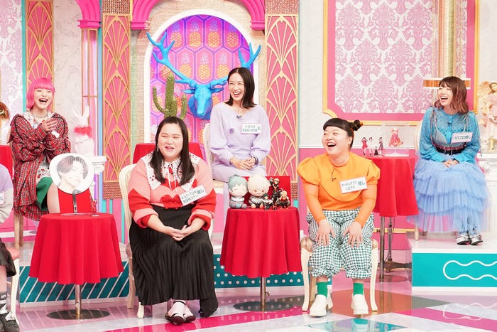 (左から)アンジェリーナ1/3、田辺智加、犬山紙子、オカリナ、でか美ちゃん (C)日本テレビ