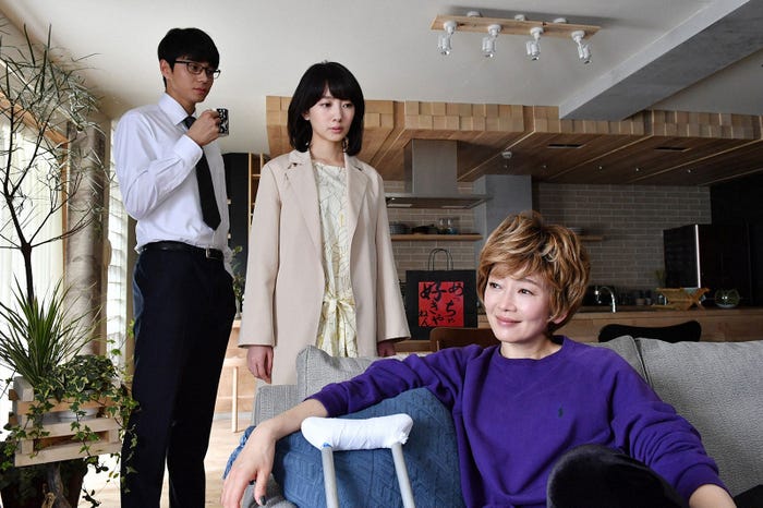 東出昌大、波瑠、麻生祐未/「あなたのことはそれほど」第3話より(画像提供:TBS)