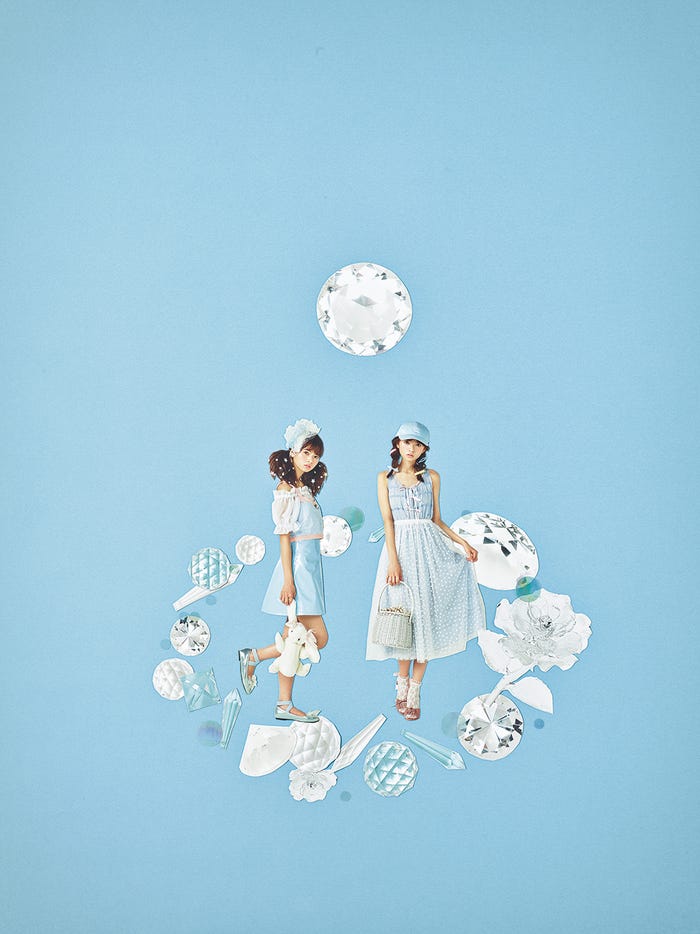 齋藤飛鳥の単独ファッション特集「Dreamy Sweet Color land」/「LARME 023」(画像提供:徳間書店)