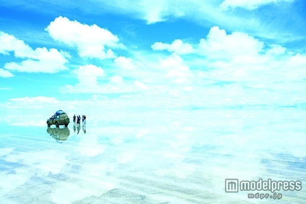 「天空の鏡」と呼ばれるウユニ塩湖