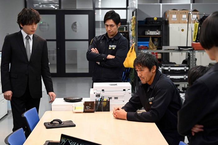 山崎育三郎、岡崎体育、阿部寛、趣里/「DCU」最終話より(C)TBS