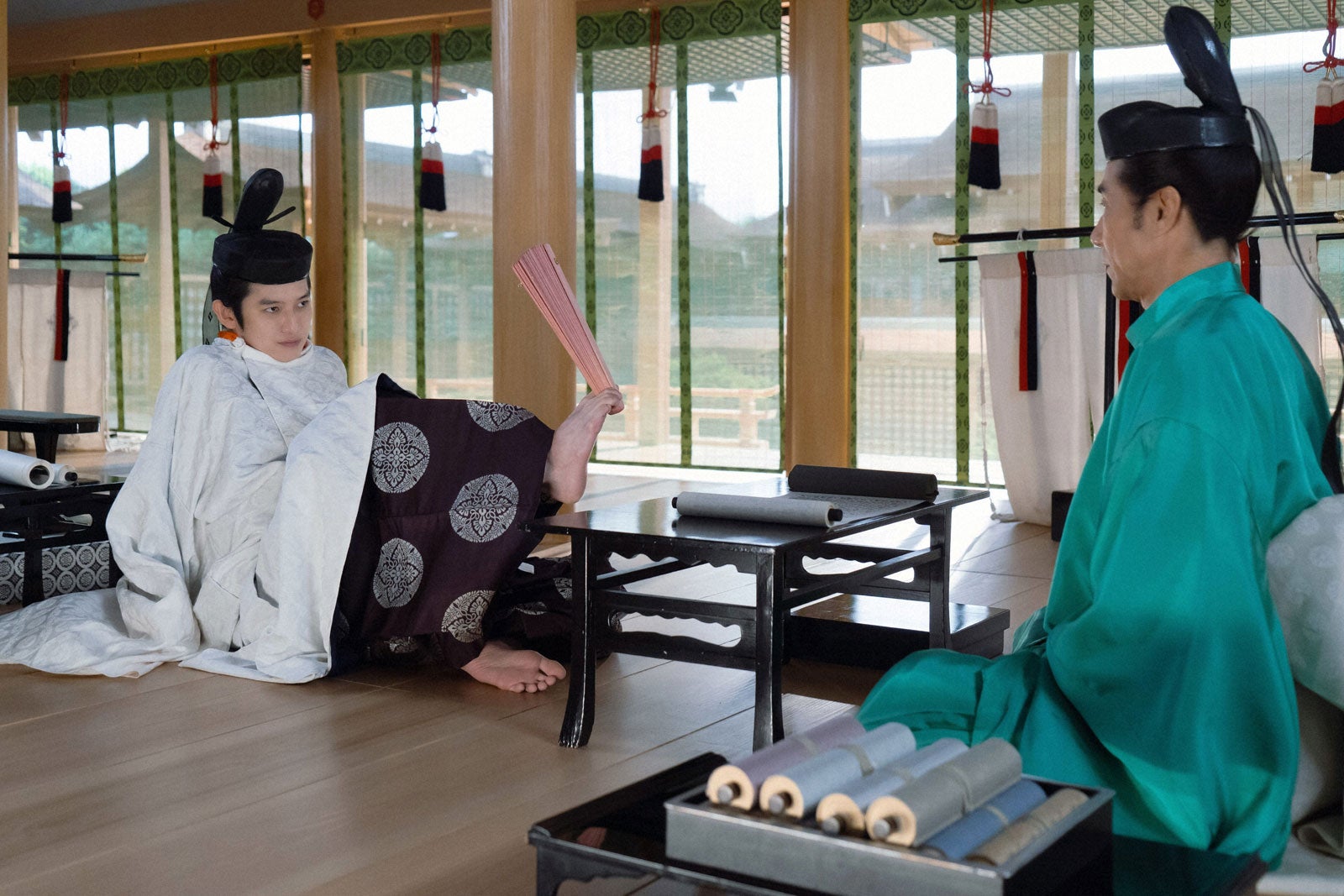 本郷奏多、岸谷五朗「光る君へ」第2話より（C）NHK