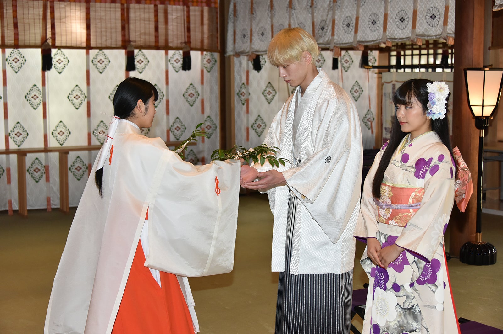 坂口健太郎、miwa（C）2017「君と100回目の恋」製作委員会