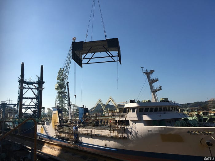 船上劇場部分搭載工事の様子 (C)STU