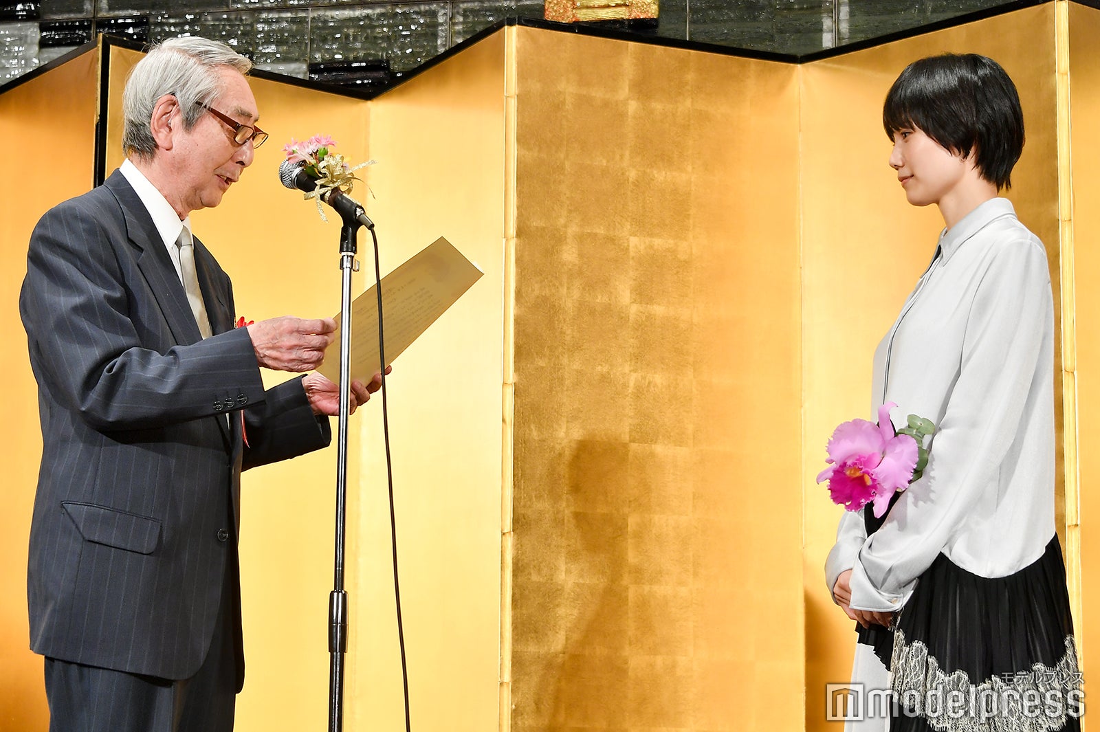 宮崎あおい（右） （C）モデルプレス