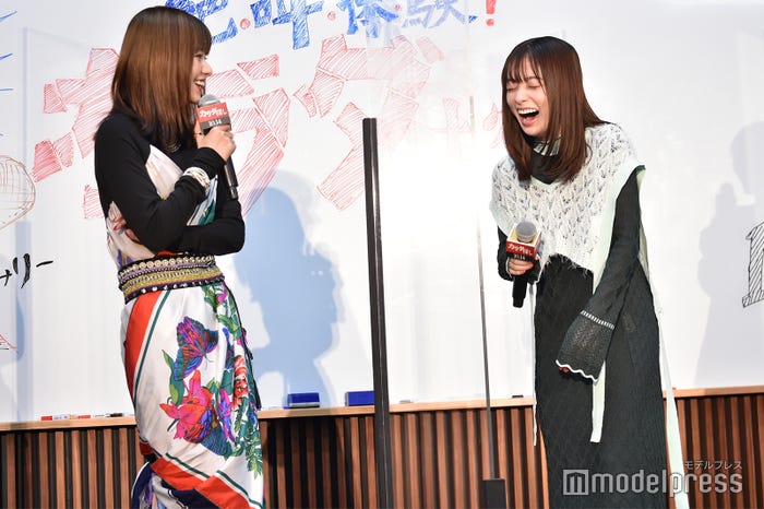 山本舞香、橋本環奈 (C)モデルプレス