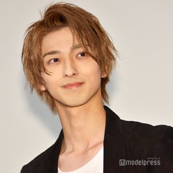 “無敵ピンク”卒業の横浜流星に反響殺到「爆イケ」「無敵ブラウンの誕生」