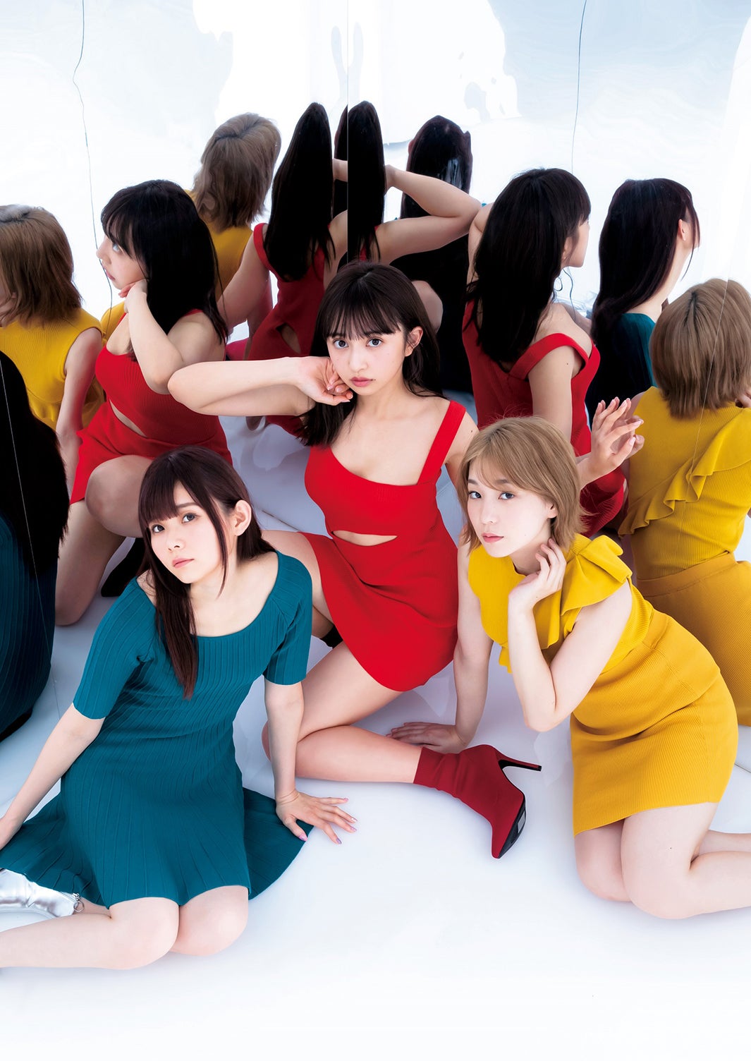 「ラブライブ！」小宮有紗らAZALEA、露出度高め衣装で美脚あらわ