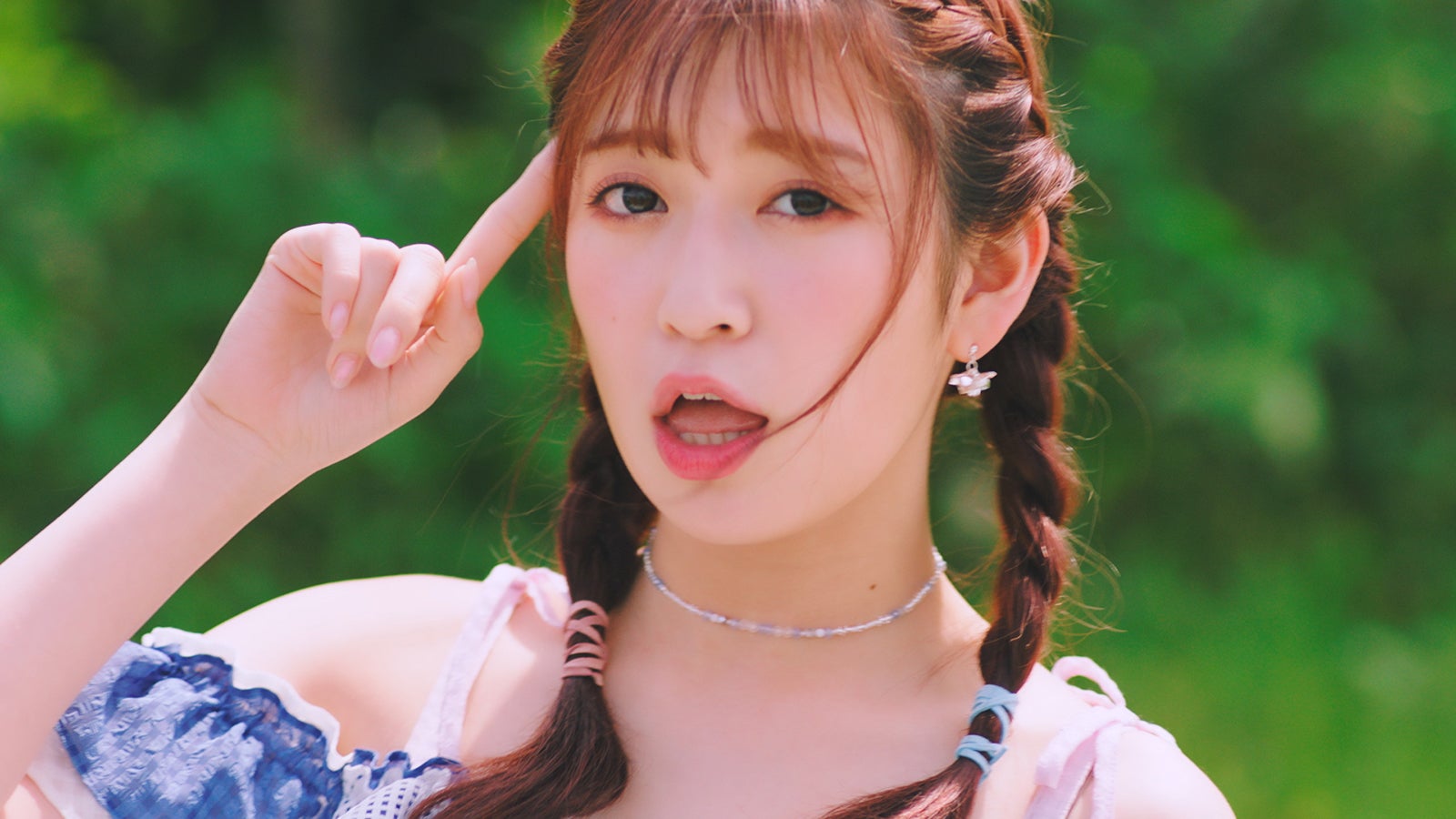 吉田朱里　AKB48「サステナブル」MV（C）AKS／キングレコード